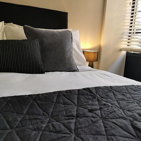 Axiom Apartment - Beautiful Stylish 2 Bed. Cheltenham Exteriör bild